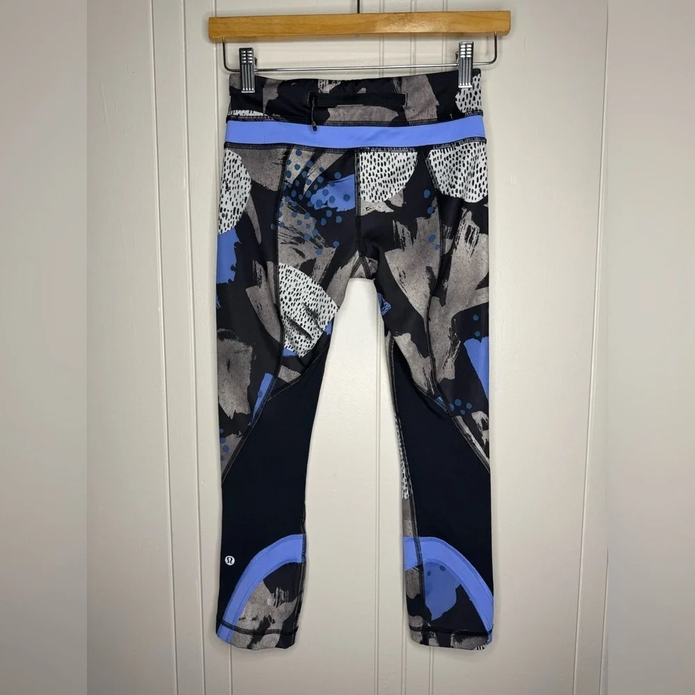limited edition Lululemon x Soulcycle Run Inspire Crop II *Full-On Luxtreme sz 2